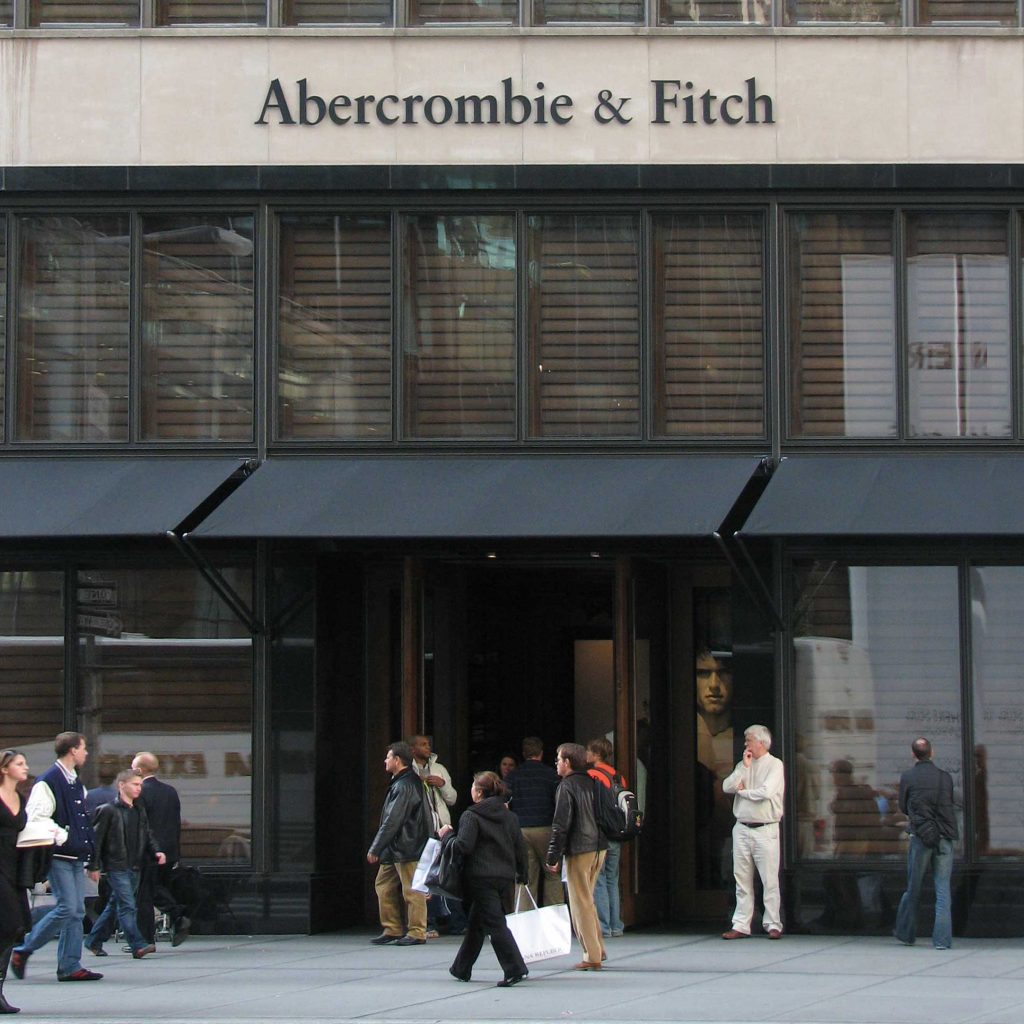 Las ventas de abercrombie aumentan.