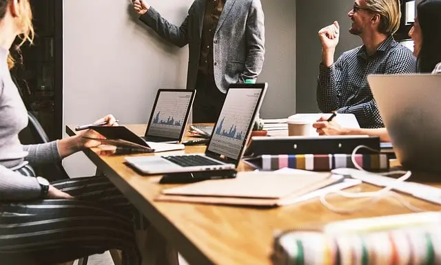 ¿por qué es mejor utilizar plataformas de código abierto, como magento open source sobre plataformas saas?